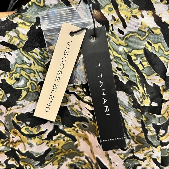 TAHARI Women's Top | Olive Green | Abstract Print Short Sleeve | NWT Size SM - Picture 10 of 15
